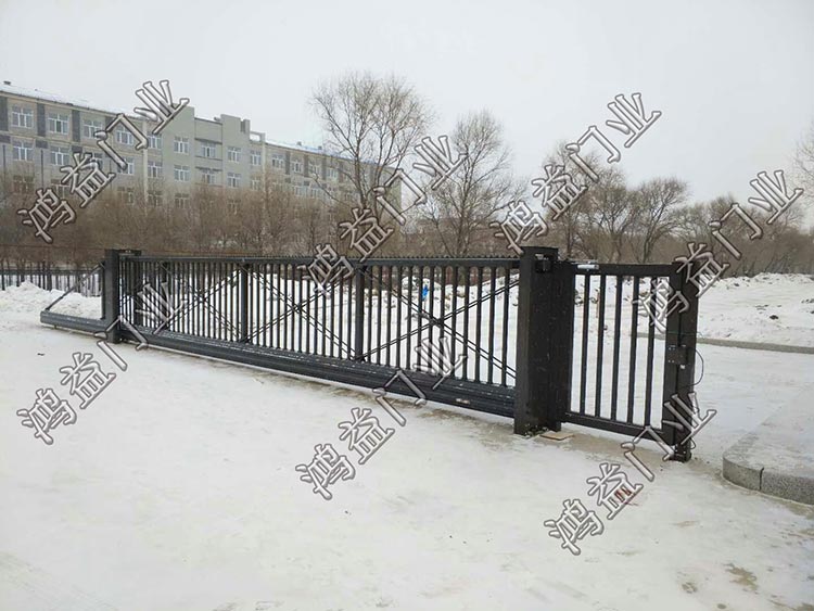 懸浮門，（佳木斯市富錦市迎賓路）建三江第一高級(jí)中學(xué)