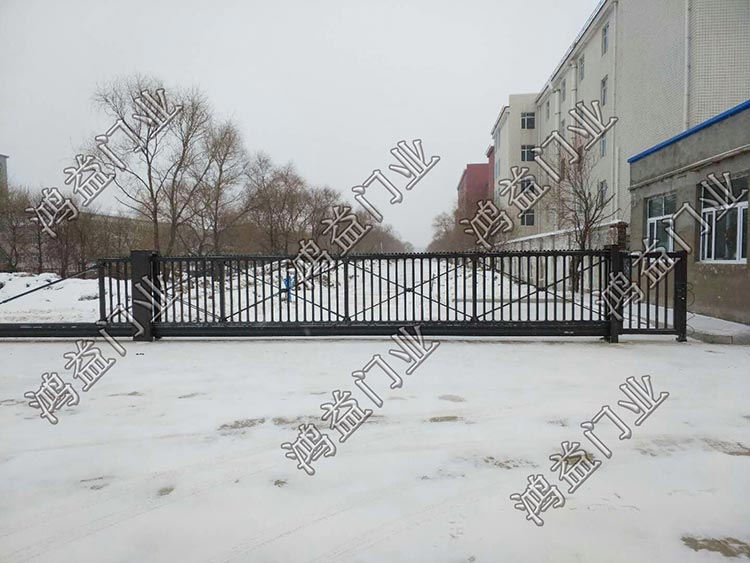 懸浮門，（佳木斯市富錦市迎賓路）建三江第一高級中學